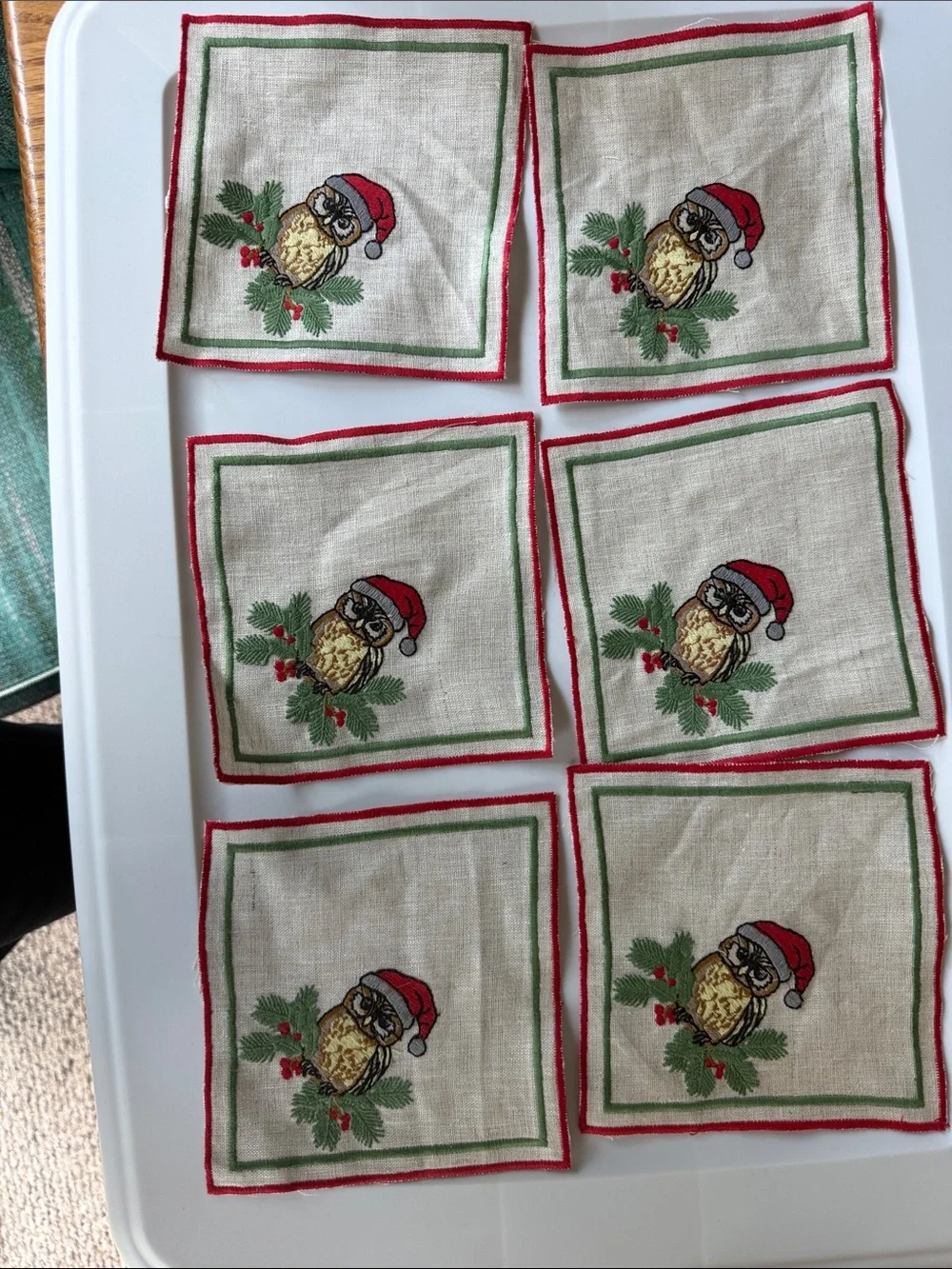 6 Vintage Holiday Owl Linen Napkins - Red, Green, Cream